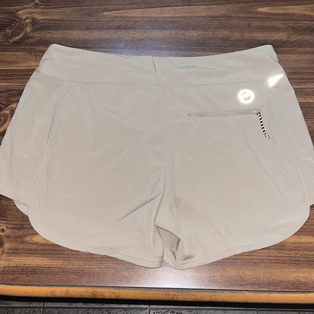 Magellan Outdoors Women's Beige Athletic Shorts size M - Picture 3 of 4